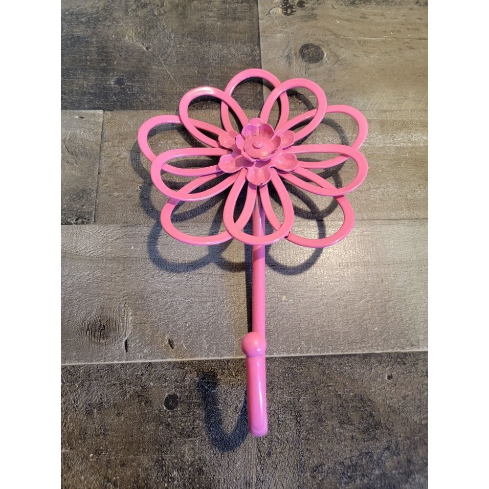 Pink‎ metal flower hook decor